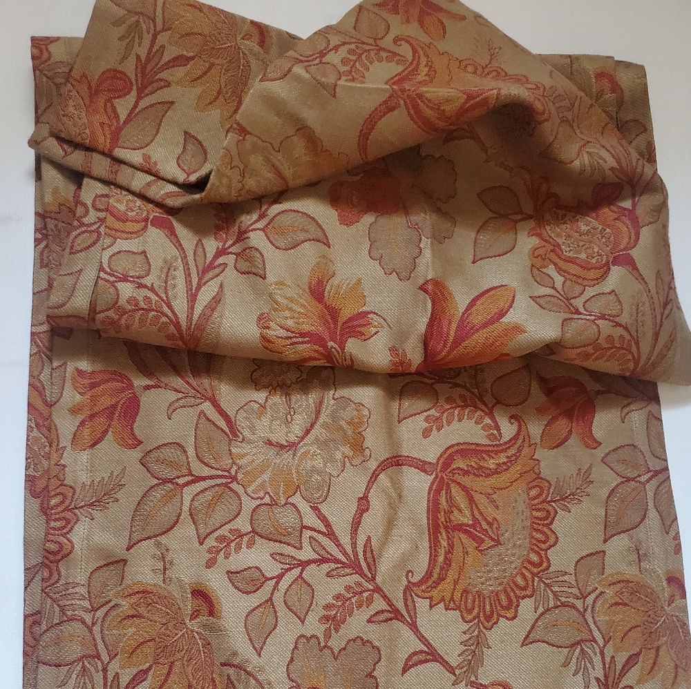 POTERRY BARN TABLE RUNNER